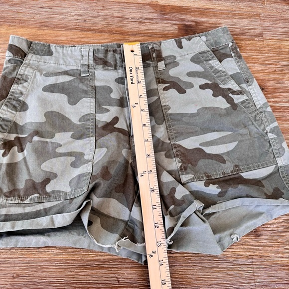 Girlfriend Khaki short size 6 - Picture 5 of 16